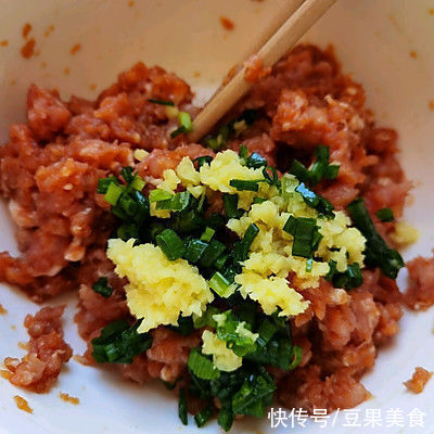 减肥也能吃芹菜胡萝卜鲜肉饺子,不信?看这里