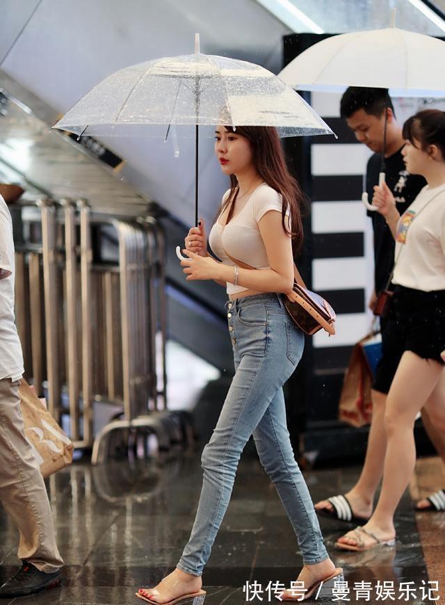 肩部|舒适自在的瑜伽裤穿搭显得有品位，穿着舒适个性，安静温柔