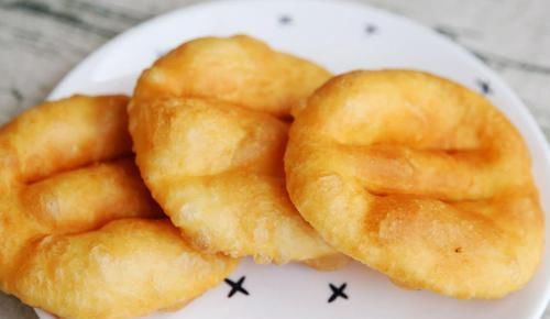 简单|教你用面粉做炸油饼,又香又软,比油条还好吃,做法超简单