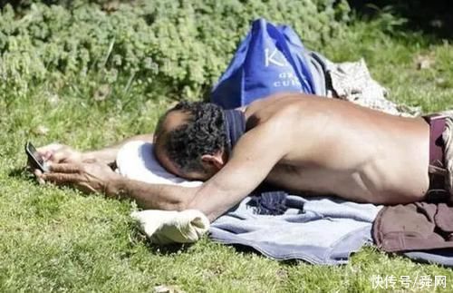 日本人|世界上最怪异的小镇，村民随时都会睡着，真是治疗失眠症的好地方