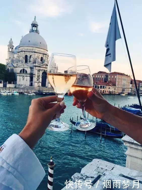 蘸取少量|窗帘脏了不用拆不用洗,如此做比洗还干净