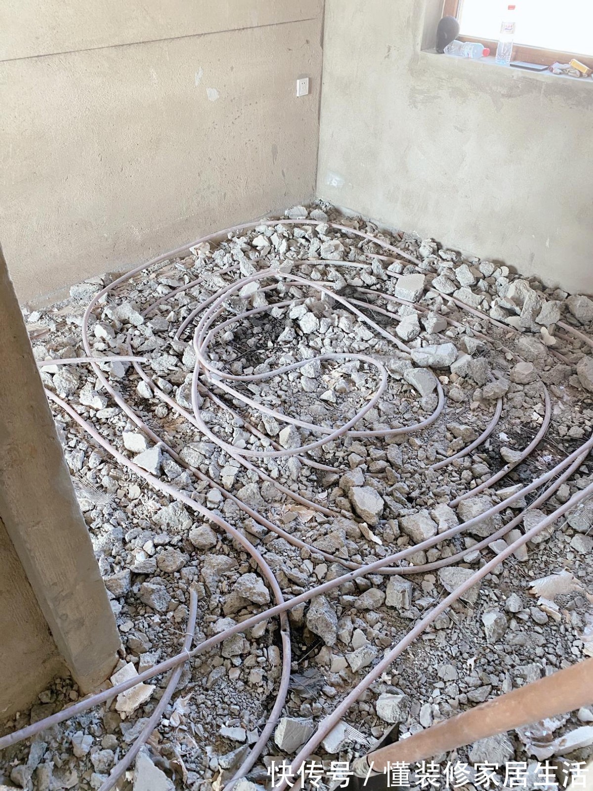 地暖|新房装了暖气片,听工程师建议敲掉地板,果断换地暖