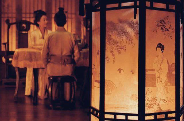 夫妻|明朝盗贼藏在新婚夫妻床下，饿了3天，冲出大门称我要报官