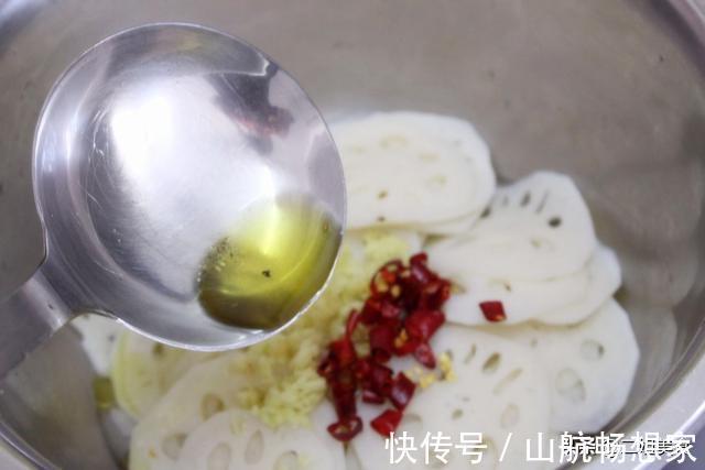 二姐|做莲藕,牢记不能直接下锅,大厨教您一招,莲藕脆嫩还不发黑