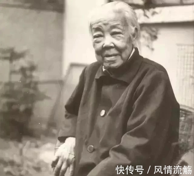 方扁!87岁萧娴为新华日报题“春秋雨露南北风云”,堪称榜书“天花板”