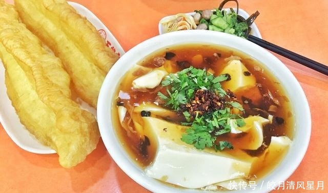 老豆腐|天津最便宜早餐,窝头6毛钱老豆腐2块钱,周围大爷大妈提锅来买