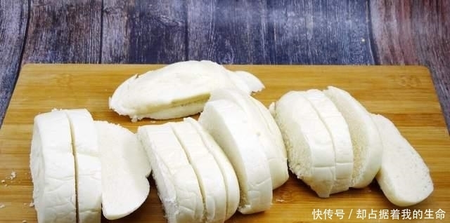馒头|炸馒头片,不要只会裹蛋液,多做1步,馒头酥脆绵软,还不吸油
