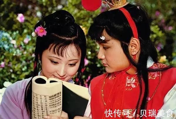 薛宝钗&林黛玉和贾宝玉一桌吃、一床睡,亲昵胜过夫妻,为至死清白如玉?