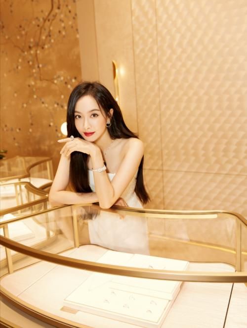 八大奢侈手镯经典款,卡地亚的LOVE、宝格丽蛇镯、蒂芙尼双T