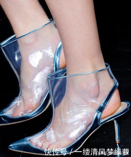 自带|夏末秋初穿什么鞋选择这些自带buff的人气款,不再乱穿鞋