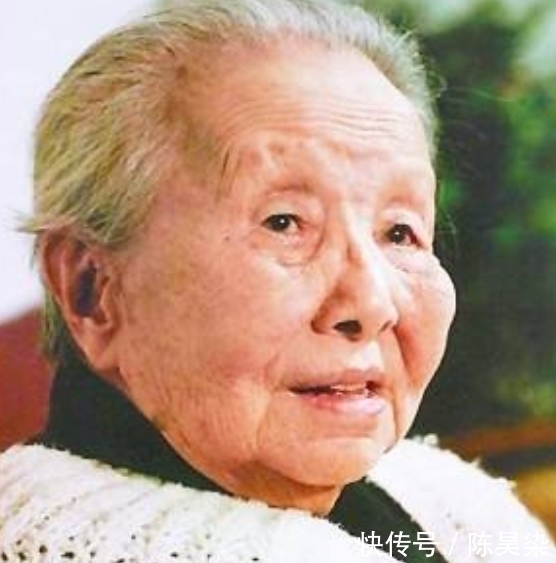 斯人独憔悴$为什么冰心会那么招文人讨厌?就连孙子都在墓碑上写“枉为人表”