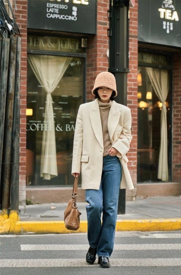 黄黑皮女生穿衣“颜色”很重要，学会这些搭配技巧，显白显气质