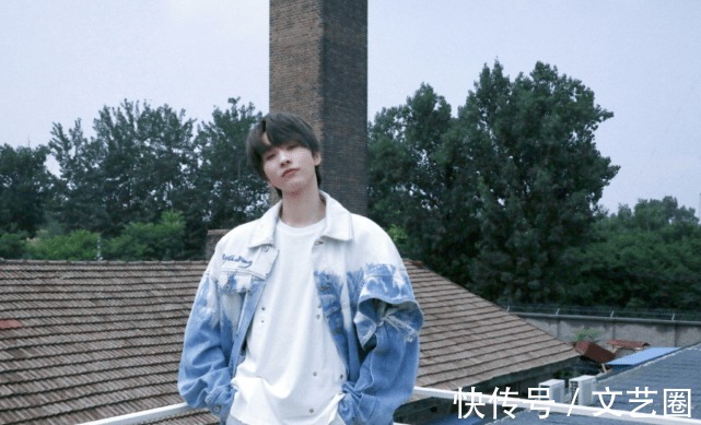 九漏鱼|爱豆文化水平堪忧！连淮伟官晒手绘卡片写错了“帐篷”，网友喊话其重新上学