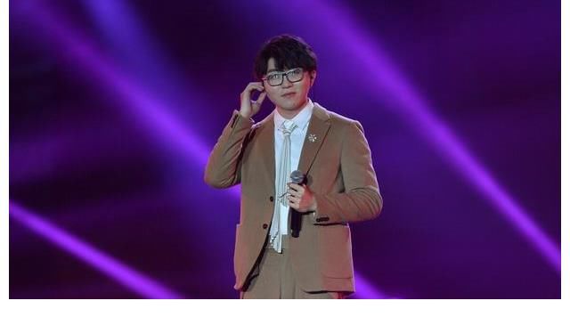 孟子坤|“音坛才子”毛不易：因《消愁》逆袭，被华晨宇否认，薛之谦力挺