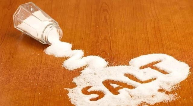 宝妈|孩子啥时候可以开始吃盐？是否越晚越好？儿科医生：家长都做错了