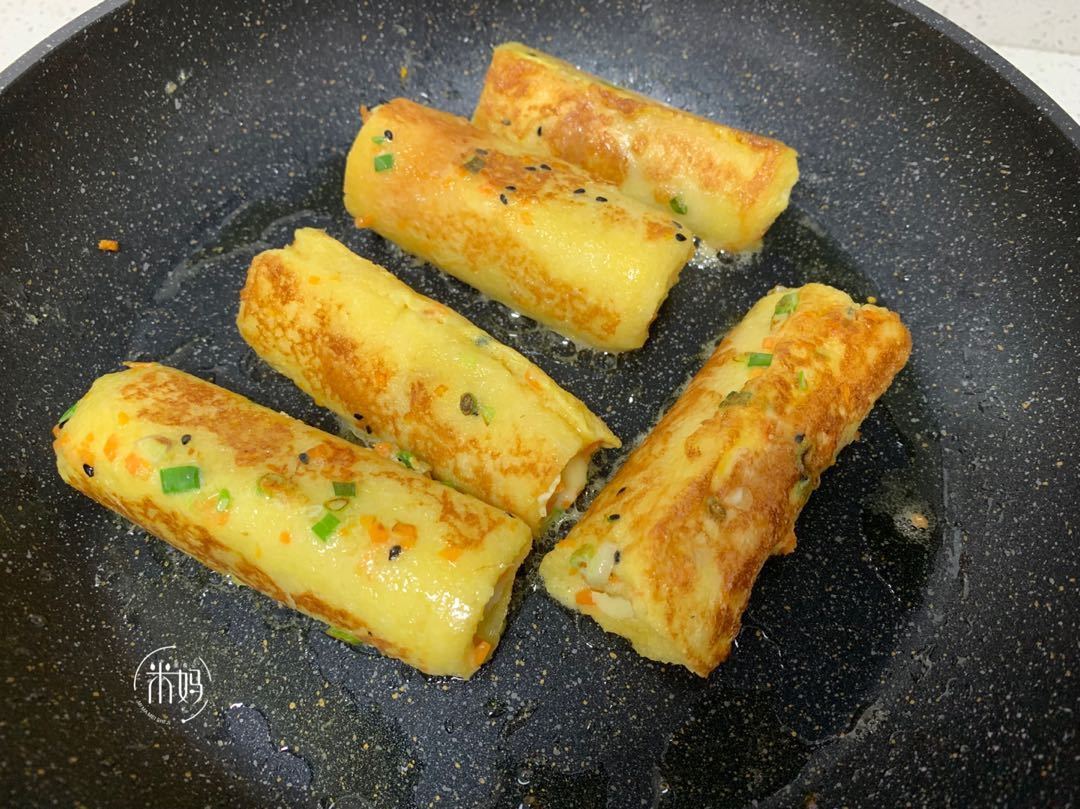 最近孩子迷上它，早餐宵夜都要吃，柔软焦香还拉丝，5分钟就搞定