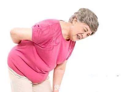 练习者|4个表现频繁出现,提示女人:你已经进入更年期了,不年轻了