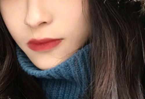 这4个坏习惯，会让女生的嘴唇越来越丑！你也有的话，尽量改掉吧