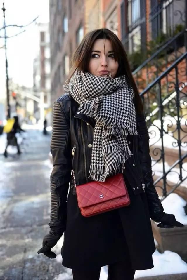 围巾戴不好就俗得很,今年流行这样戴,真漂亮!