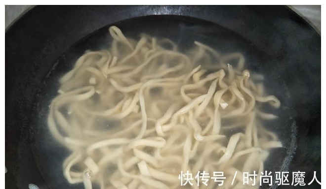 筋道|煮面条时,沸水下锅就错了!记住这3点,面条爽滑筋道