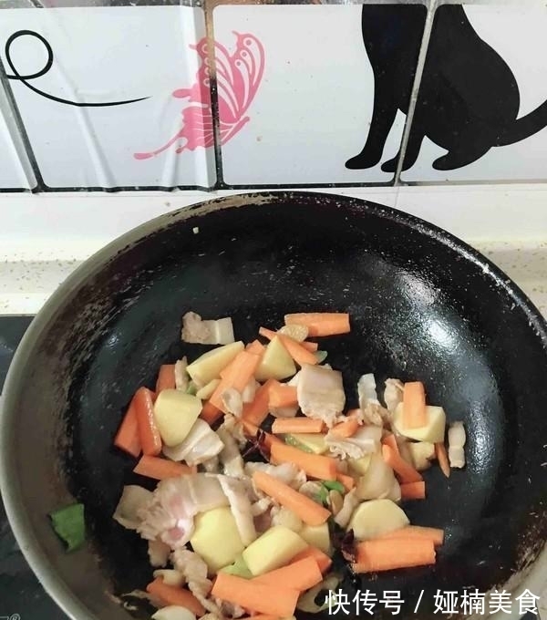 毛菜|白菜炖粉条,究竟先放粉条还是白菜?这么做简单又美味!
