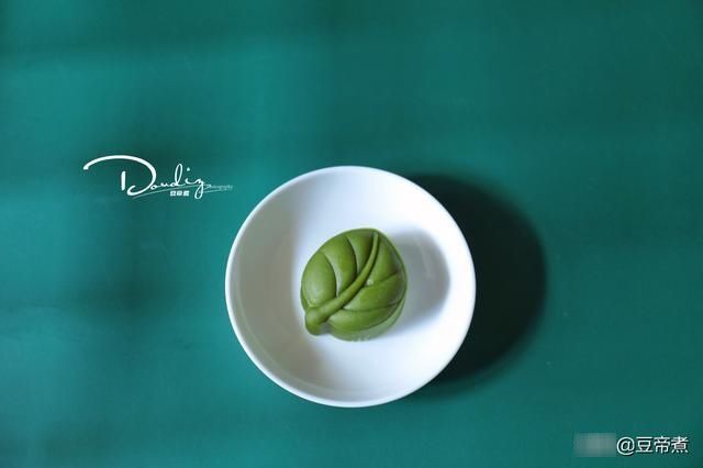 抹茶|中秋节给亲戚朋友做的小清新月饼，造型好看味道清香怎么吃也不腻
