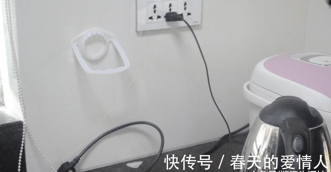 油桶上塑料把手不要扔, 放在厨房有妙用, 解决了千家万户的烦恼