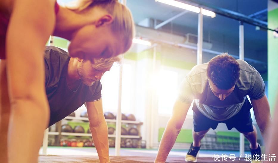 身体不适|三个运动你能完成，就说明你的身体还不老，身体还健康