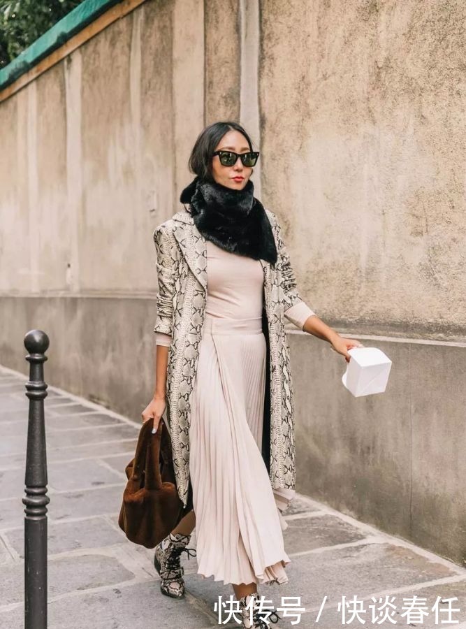 大衣+围巾=冬日最强搭配!温暖时髦、超显脸小,不穿你就真输了