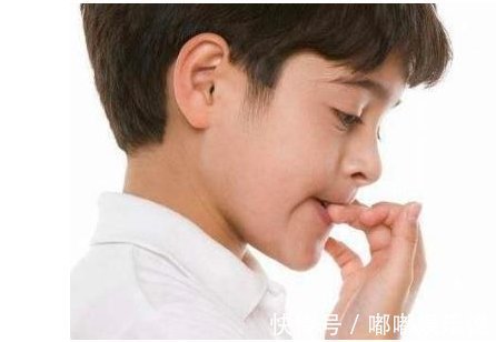 小时候|小时候爱啃指甲的孩子,现在怎么样了?专家:逃不过2种结果!