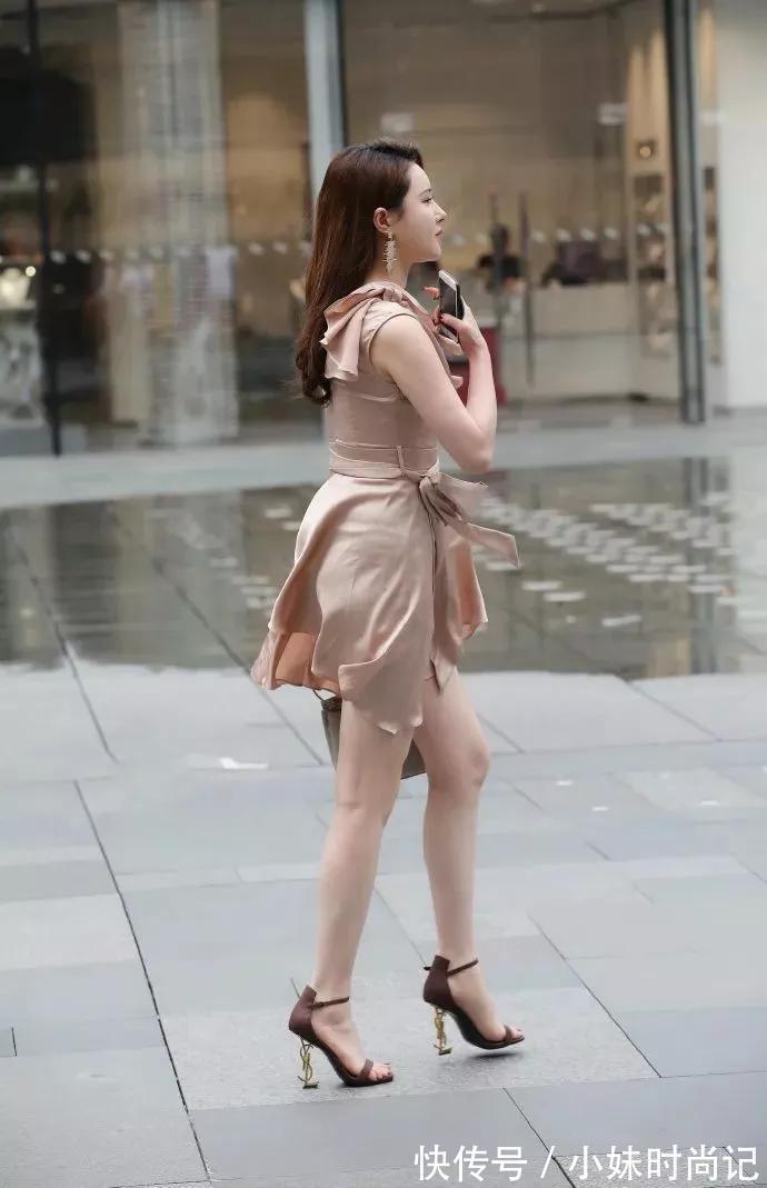 高贵|时尚街拍:高贵典雅的美女,颜值身材很给力