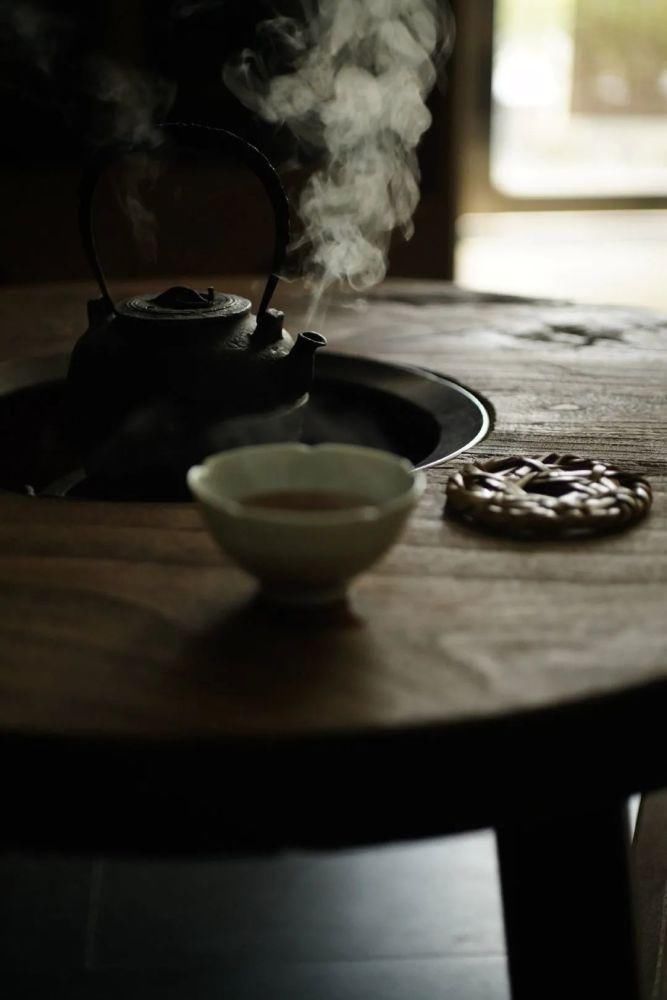  浮云吹作雪，世味煮成茶。