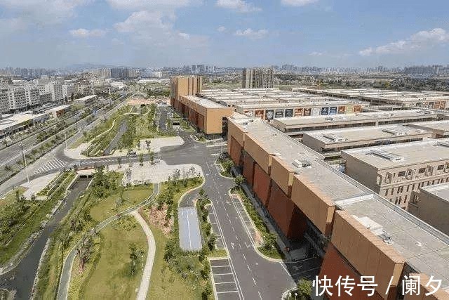 耐克|浮沉三十年:中国运动品牌从面目模糊到逆袭耐克
