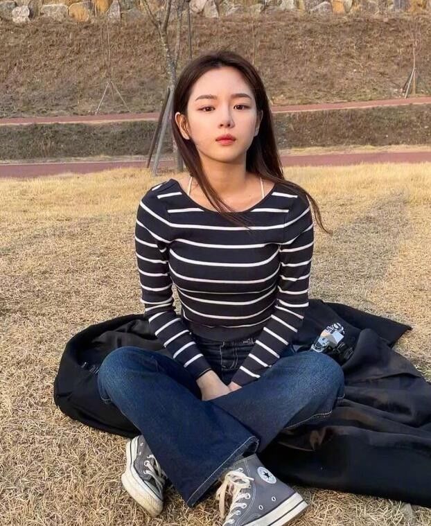 五官精致的小脸韩国小姐姐 咸甜风格都能驾驭