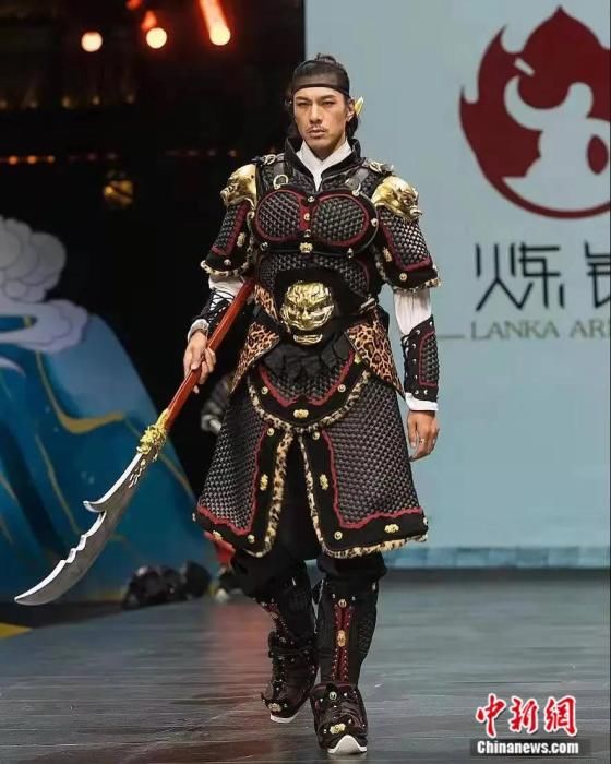 温陈华@真“头号玩家”！他十余年复原数千套古代铠甲