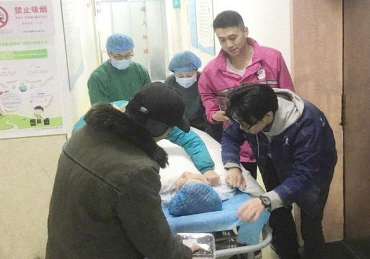 医生|孕妈顺产,家属大张旗鼓,来了14个,宝宝降生后医生才明白情况