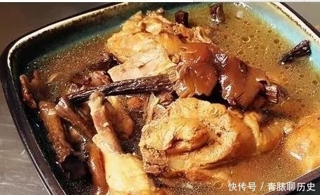 小鸡炖蘑菇：味道鲜美，肉质细嫩！