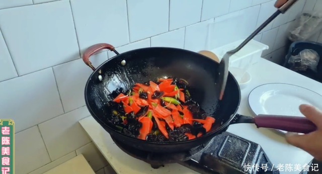 家常菜|家常菜胡萝卜炒黑木耳,这样做美味又营养,做法简单味道好,下饭