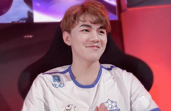 诺言现如今进退两难，秀场打榜很难出道，重回赛场无法首发