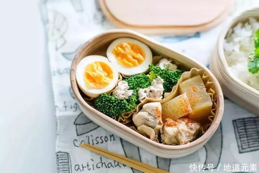 素燕窝|56岁日本主妇给丈夫做神级便当,连李小龙都不放过,网友:太创意