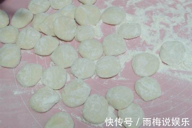 起阳草|韭菜鸡蛋馅饺子,关键在馅,有了这两样法宝,饺子不出水味更鲜