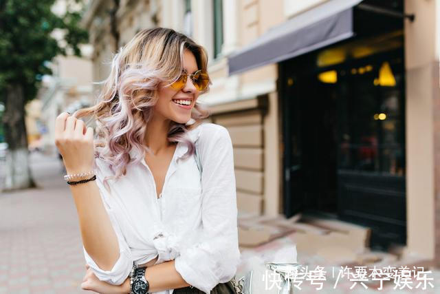 手表 女人戴手镯还是手表好看三个理由告诉你,别再戴错让人笑话