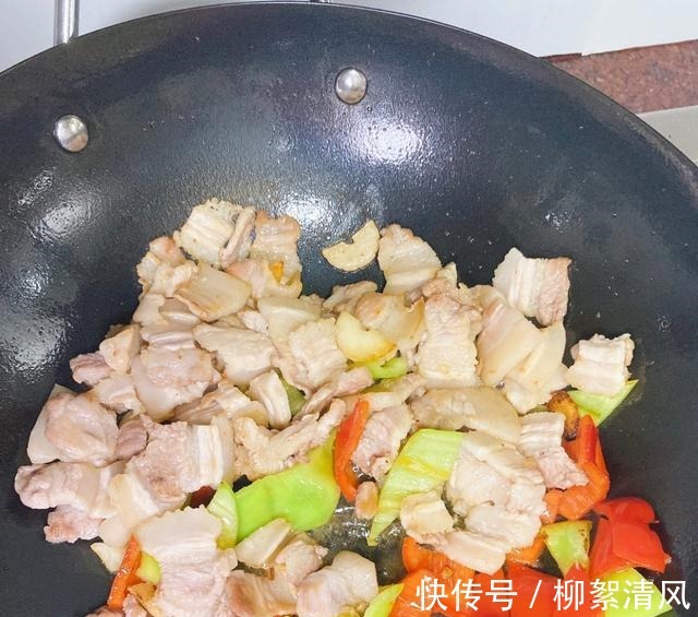 红辣椒|辣椒炒肉,家常美食,味道鲜美!