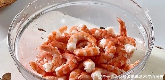 春天，教你大虾新吃法，一煮一拌，香辣入味，上桌家人都爱吃