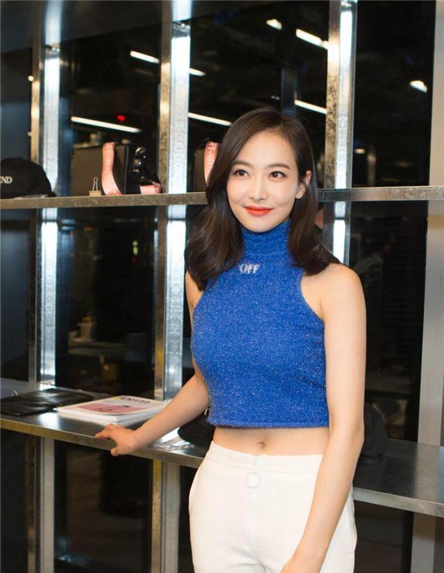 “豆腐裤”显瘦好穿，表现城市女性的简洁利索，三四十岁不能错过