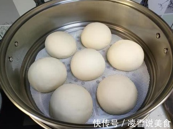 无论冬夏，发面不用几小时，秘诀是“多2步”，30分钟就能发满盆