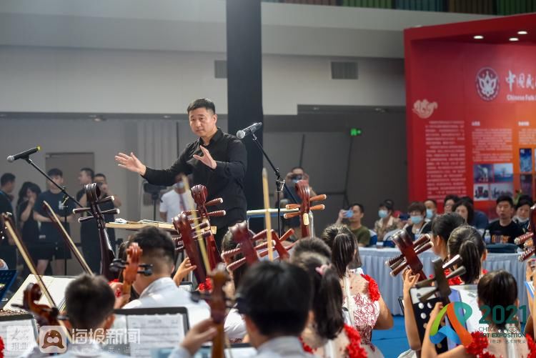 新闻记者|“红色畅想”青岛市少儿民族乐团专场演出圆满成功