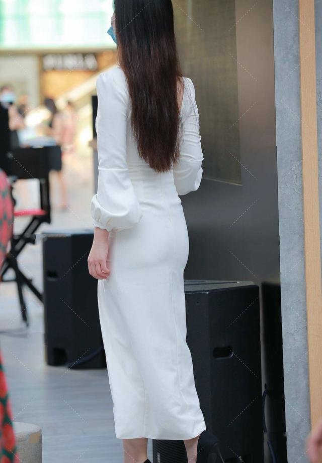 白色礼服裙，清新自然，时尚大气，长款更显气质出众