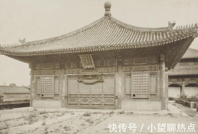 乾清门|1901年的故宫, 到处长满了杂草, 尽显破败之相