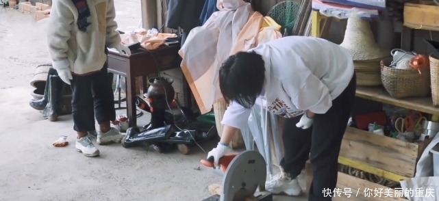 雪琴 蘑菇屋迎来“全能型”女嘉宾,徒手去鸡窝拿蛋,木匠活也很溜